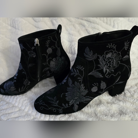 Johnny Was Floral Embroidered Black Ankle Boots Size 9 - Picture 3 of 15